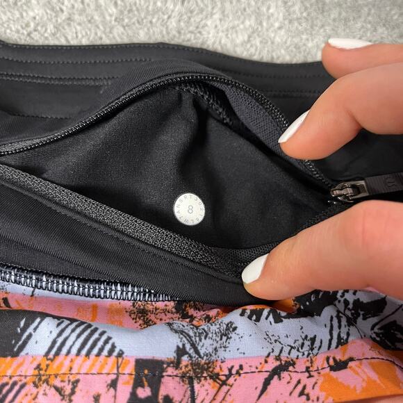 Lululemon speed up Hotty Hot Short II Low Rise 2.5" red orange Size 8 - Picture 3 of 4